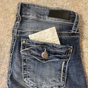 Daytrip Virgo size 26R. Straight leg 30” inseam.